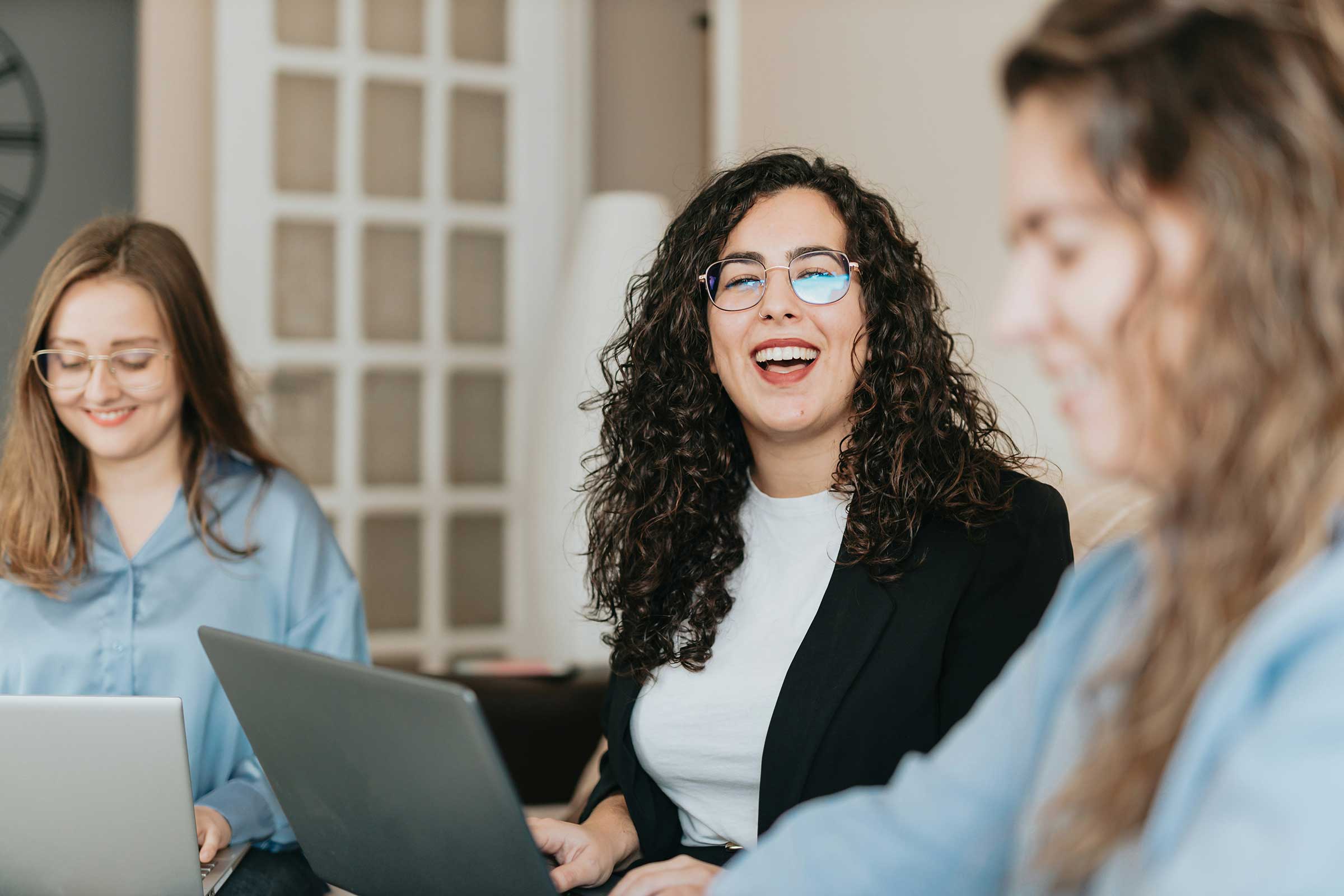Wie gemeinschaftliche Arbeitsräume lokale Wirtschaft und Gemeinschaften stärken